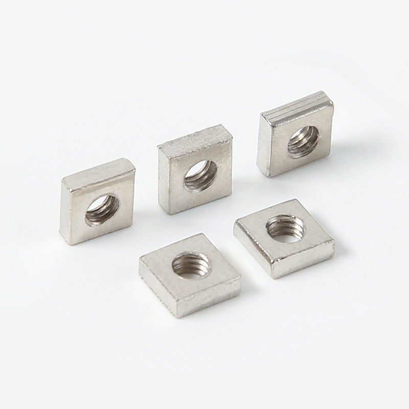 Гайка с квадратной головкой