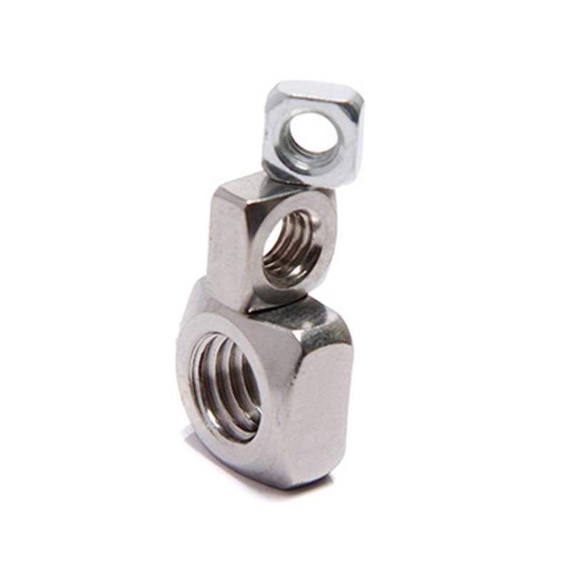 Квадратные гайки на краю